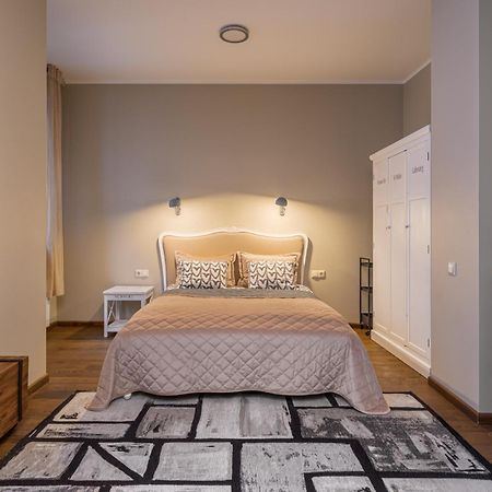 Enjoy Old Town Vibes In 1716 Laipu Residence With 4 Stylish Apartments And 1 Penthouse Riga Chambre photo